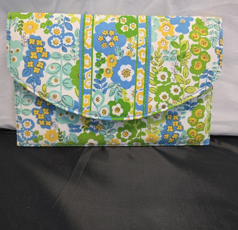 Vera Bradley Floral Wallet/Organizer – Collector Favorite, Pre‑Loved